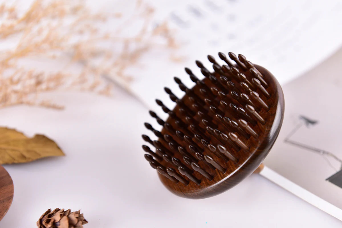 ROUND SHAPE TOOTH-INSERTED HANDHELD SCALP MASSAGER