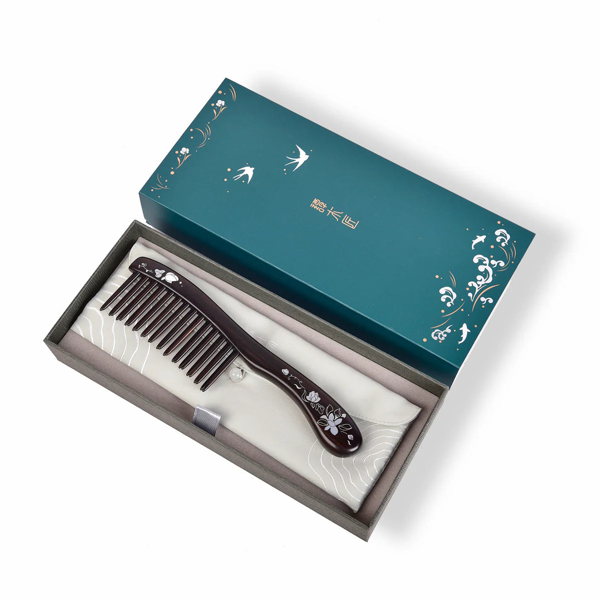 TOOTH-INSERTED WOODEN COMB WITH SEASHELL DECORATION